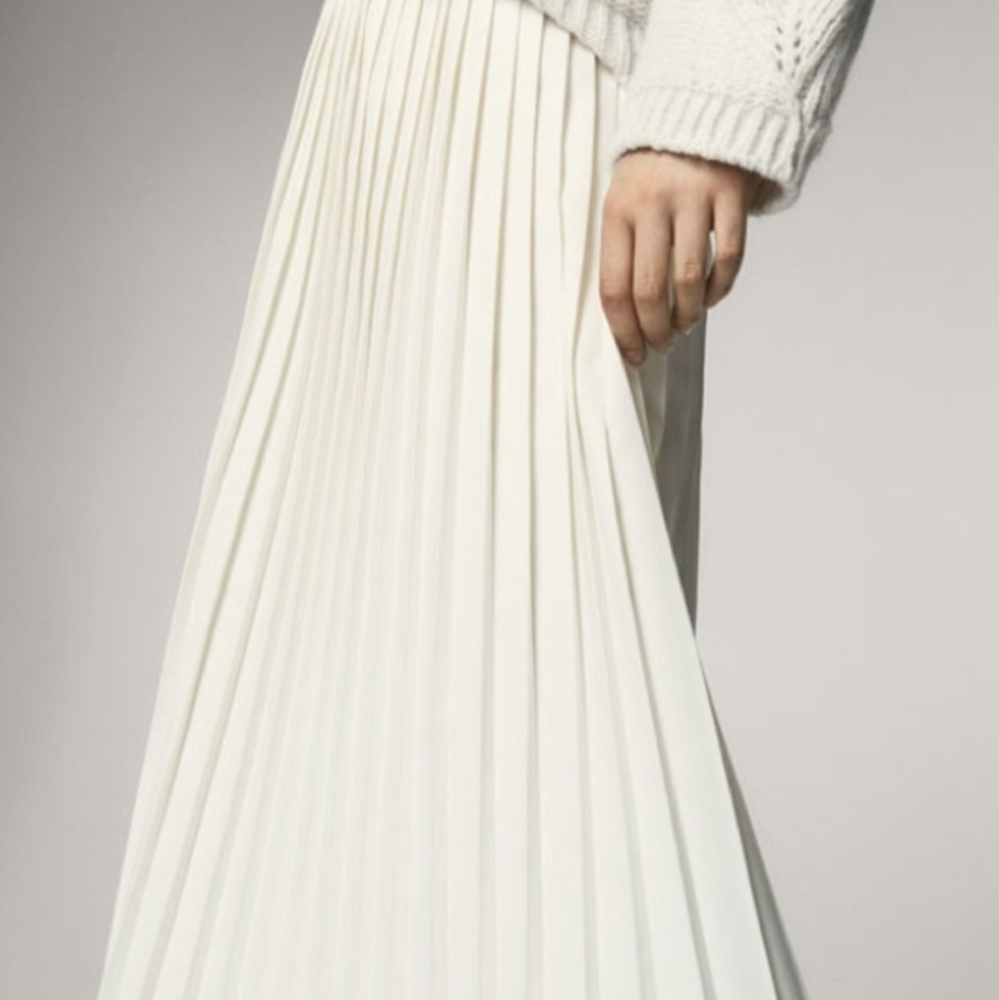 Massimo Dutti cream pleated skirt